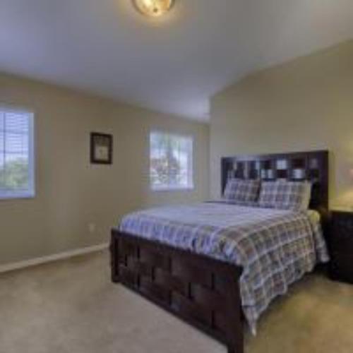 GORGEOUS 6 Bedroom Home with Private Pool - image 7