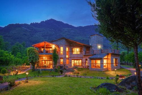 StayVista at Moets Waterfront Estate 3 BR Raison Manali