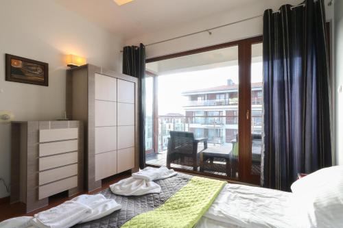 One-Bedroom Apartment image 8