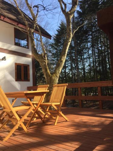 Balcony/terrace, 軽井沢メイプルチューダーハウス in Karuizawa