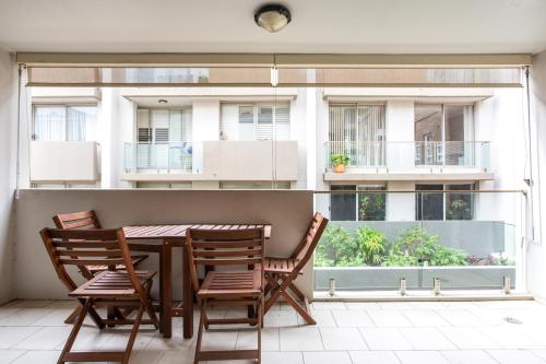 Balcony Studio in Heart of Manly Dining and Shopping