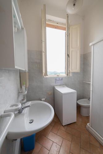 Bathroom, Appartamento del Divin Pittore in Urbino
