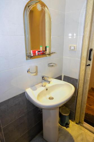Regency inn - image 9