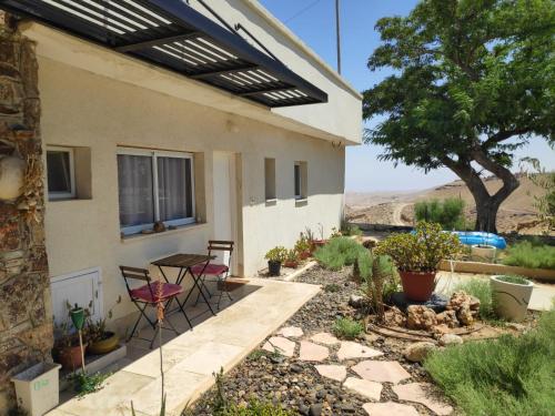 ทางเข้า, เดด ซี เดดเซิร์ตส์ เอดจ์ (Dead Sea Desert's Edge) in อาราด