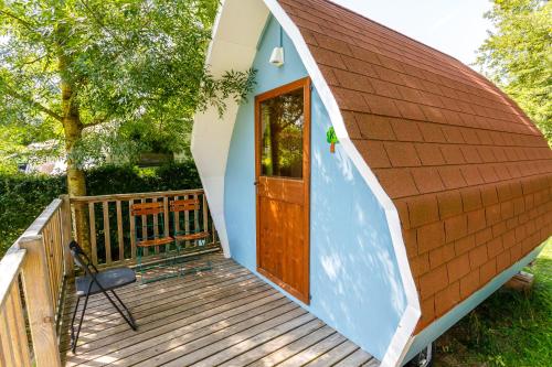 Bungalow with Terrace and Shared Bathroom