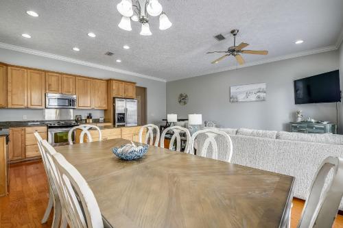 Beach Haven by Book That Condo - image 4