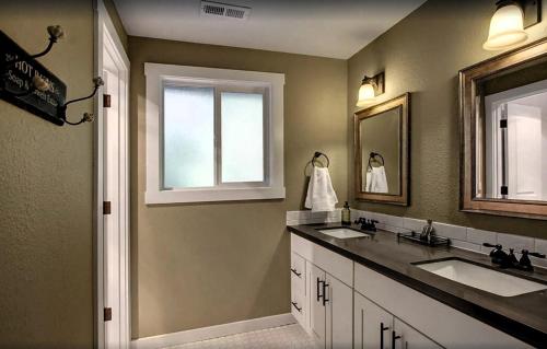 Exceptional Vacation Home in Woodinville home - image 5