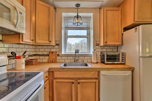 Patio and Fire Pit Idyllic Cottage in Hellertown! in Other