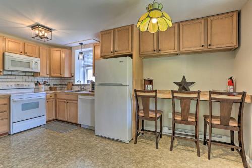 Patio and Fire Pit Idyllic Cottage in Hellertown! in Other