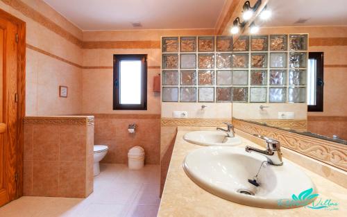 Exceptional 3-Bed Villa private pool and Jacuzzi - image 3