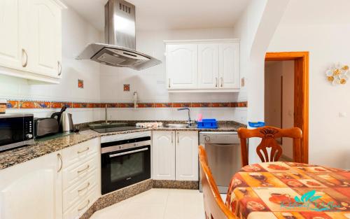 Exceptional 3-Bed Villa private pool and Jacuzzi - image 6