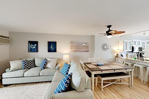 Bayside Townhome - 4 Balconies Pool & Tennis townhouse - image 2
