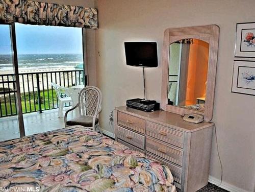 Exceptional Vacation Home in Fort Morgan condo - image 3