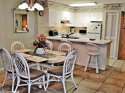 Exceptional Vacation Home in Fort Morgan condo - image 4