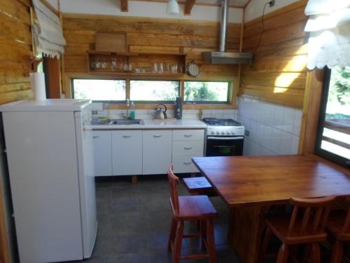 virtuve, Cabanas en Alojamientos Techo Azul in Kurakautina