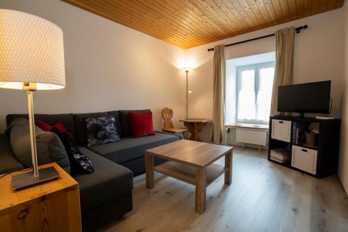 Ferienwohnung am Dorfplatz - Apartment - Ftan