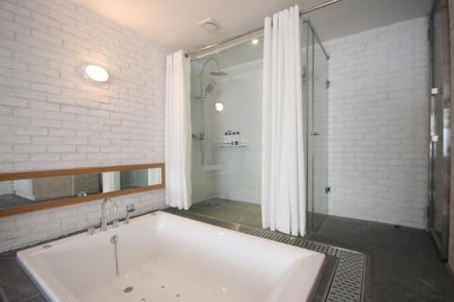 Bathroom, 25 Hours Hotel 2 in Busan