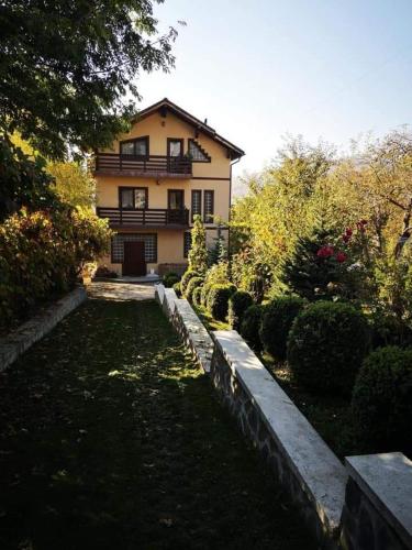 Casa Bunicii Comarnic in Komarnika