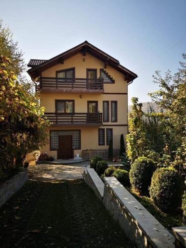 Casa Bunicii Comarnic in Komarnika