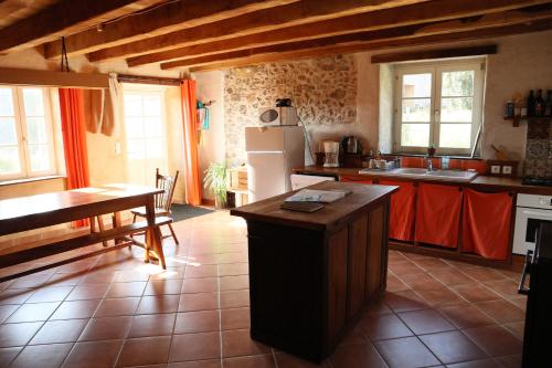 virtuve, Gîte de la Barlière (Gite de la Barliere) in Secondigny