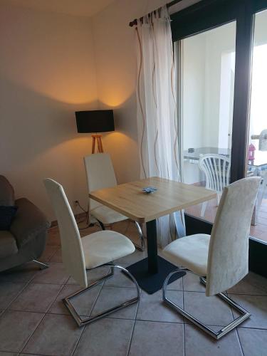 1 Zimmer Apartment mit Seesicht und Pool in Vira