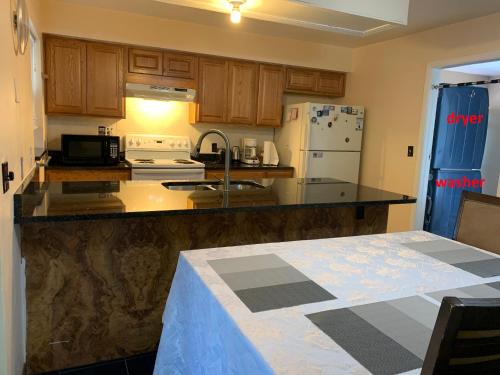 House 3br 1-bath, 8-min from Indian Rocks Beach, nice park thru back gate in Largo, USA