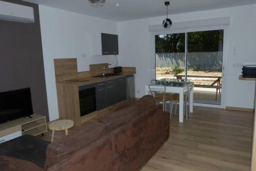 Gîte entièrement rénové au calme sur le thème de la terre gîte à louer Carpentras