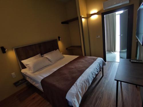 STARK HOTEL - image 10