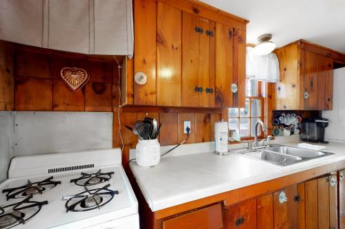 Cape Cod Beach Cottage in 鄧尼斯埠(MA）