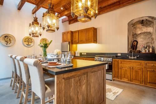 Casa Garita, 3BR in Centro, Amazing Views & Luxury Beds in San Miguel de Allende, Mexico