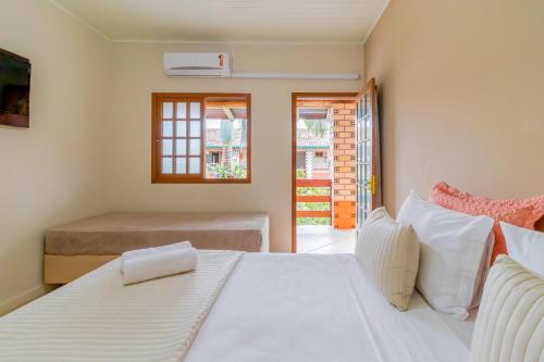 1 double bed, 1 twin bed