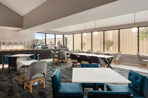 餐厅, 多森温德姆拉昆塔套房酒店 (La Quinta Inn & Suites by Wyndham Dothan) in 多森(AL)