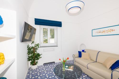 Apartment with Terrace image 6