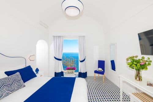 King Suite with Spa Bath image 6