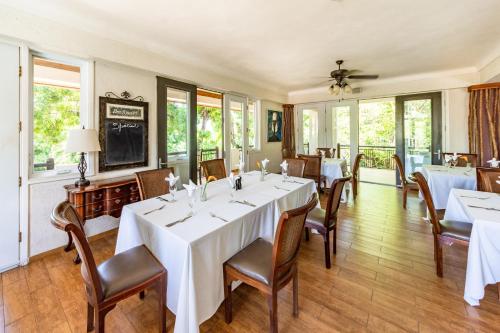 Restaurant, Hotel Villa Therese in Port-au-Prince