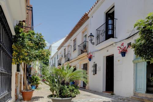  Unique Andalusian Townhouse next to Beach, Pension in Estepona