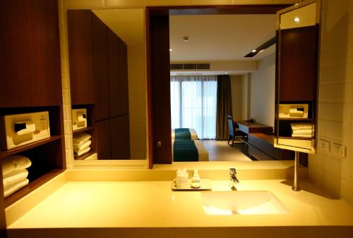 room detail thumbnail 2