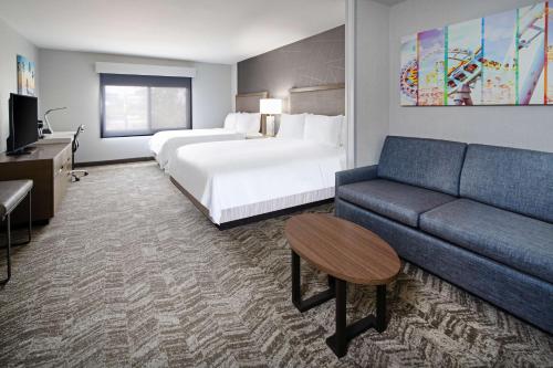 Best Western Valencia/Six Flags Inn & Suites