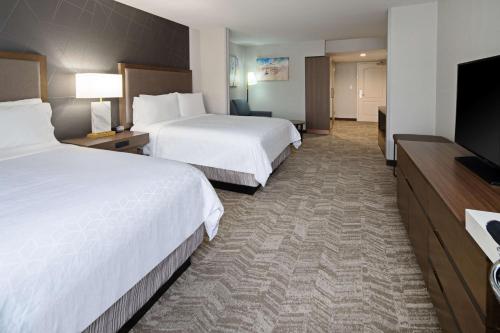 Best Western Valencia/Six Flags Inn & Suites