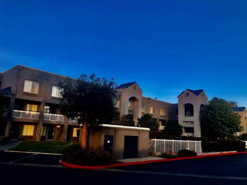SureStay Hotel by Best Western Ontario Airport - image 2