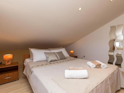 One-Bedroom Apartment image 10