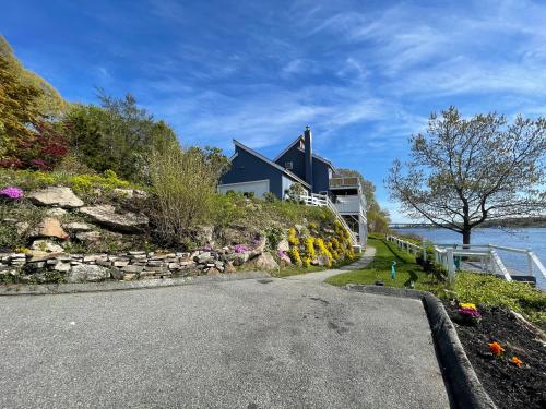 Alrededores, Waterfront Walk Out with Private Terrace in Mystic City Center