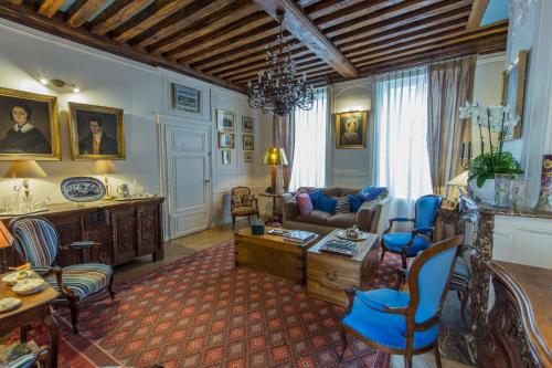 Room in Guest room - This 10th Century home sits in an extraordinary setting in the center of Orleans - Chambre d'hôtes - Orléans