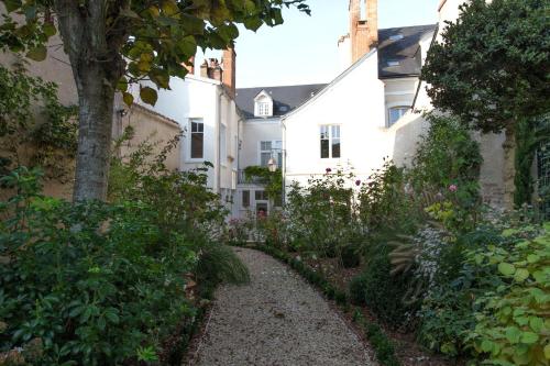 Room in Guest room - This 10th Century home sits in an extraordinary setting in the center of Orleans - image 7