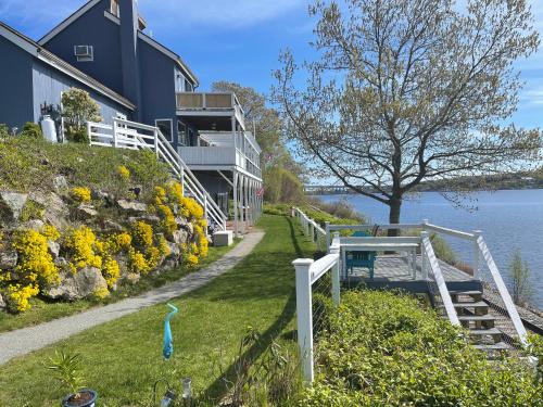 Alrededores, Waterfront Walk Out with Private Terrace in Mystic City Center
