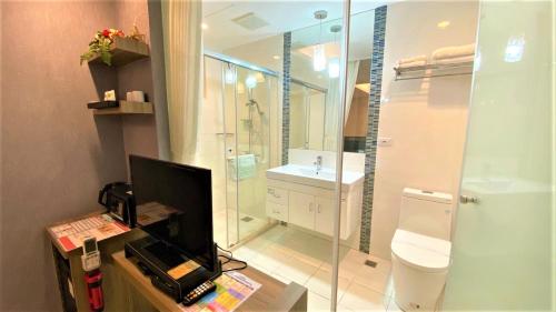 room detail thumbnail 2