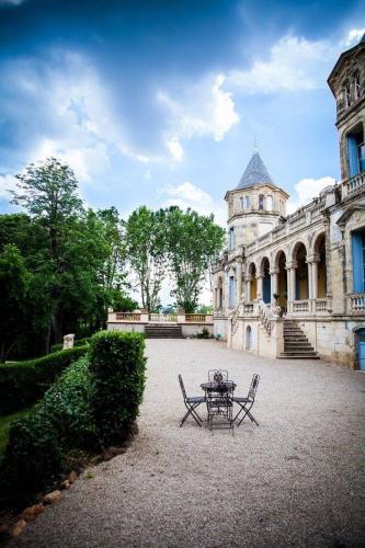 Château Sainte cécile Chambres D'hôtes / Guest house in Castle Château sainte cécile - Chambre d'hôtes - Nézignan-l'Évêque