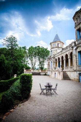 Château Sainte cécile Chambres D'hôtes / Guest house in Castle Château sainte cécile chambre d'hôte Saint-Thibéry