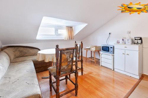 1 double bed, 1 twin bed, 1 sofa bed