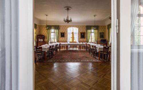 Restorāns, Zámek Lobeč (Zamek Lobec) in Lobeč